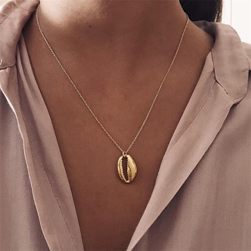 Gothic Shell Pendant Fashion Sea Beach Necklaces Boho Shell Jewelry Necklace for Women Best Friend Pendant Necklace Link Chain